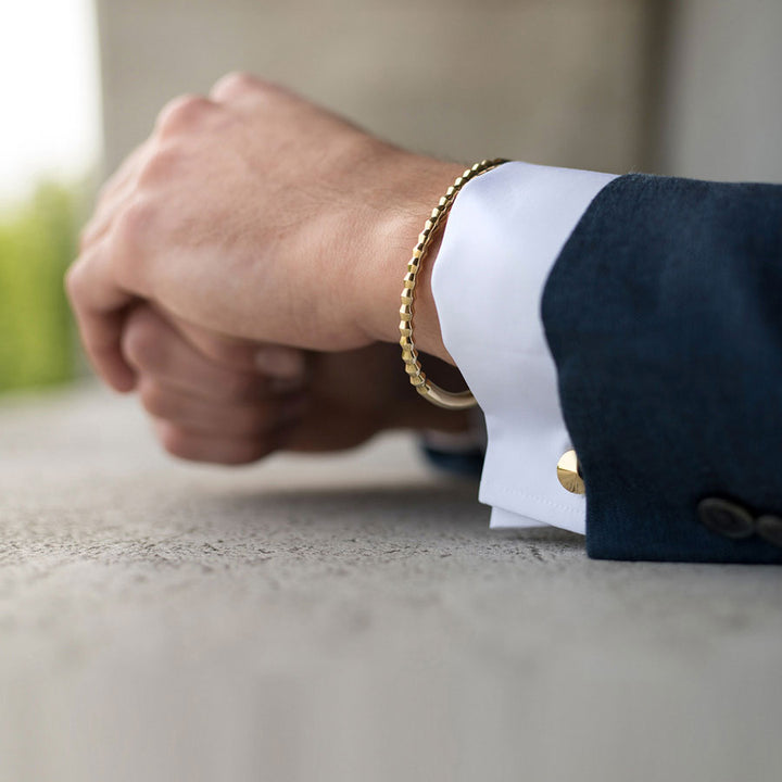 austin brass cufflink | how to wear