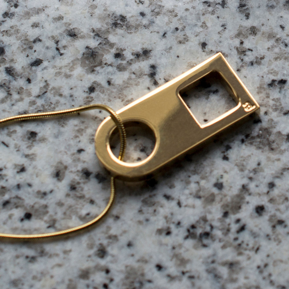 esme gold necklace | close up