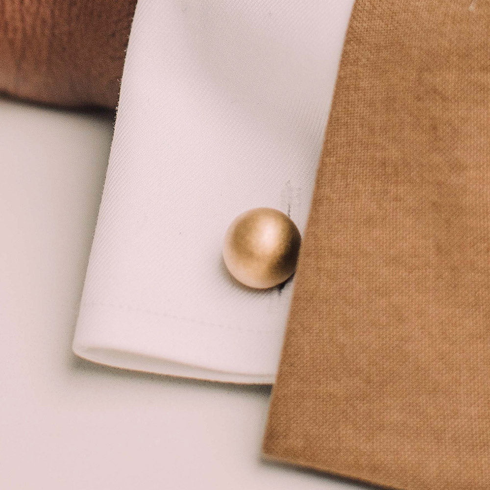 grafton reversible | gold cufflinks | close up