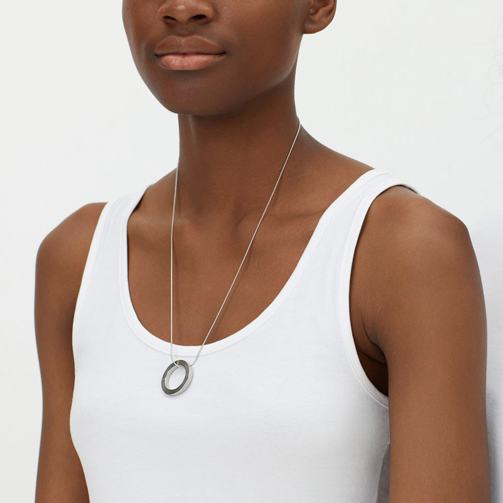 mia silver necklace | how to wear